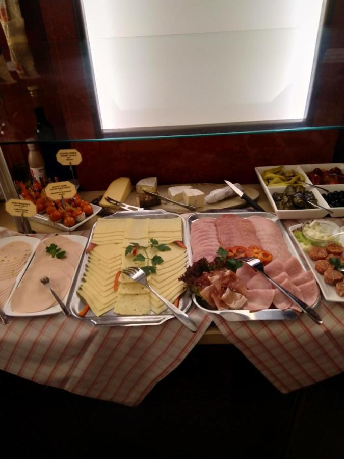 Stadt-Gut-Hotel Rheinischer Hof Есен Екстериор снимка