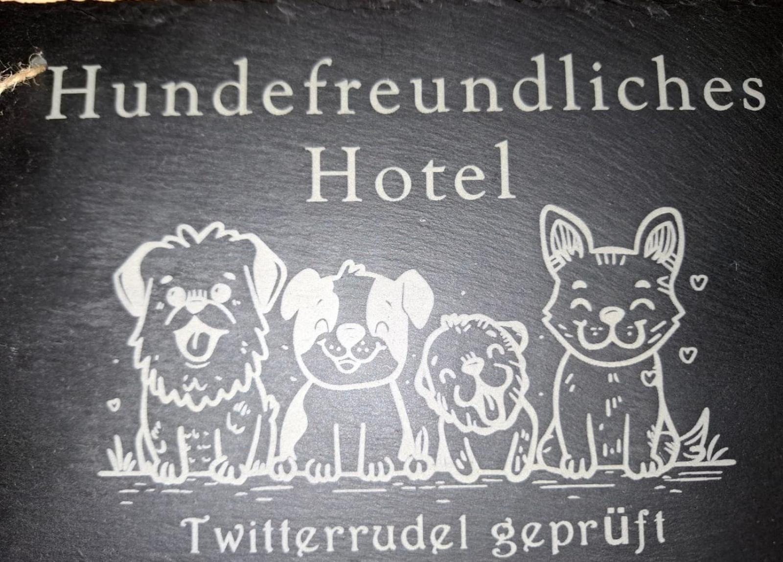 Stadt-Gut-Hotel Rheinischer Hof Есен Екстериор снимка
